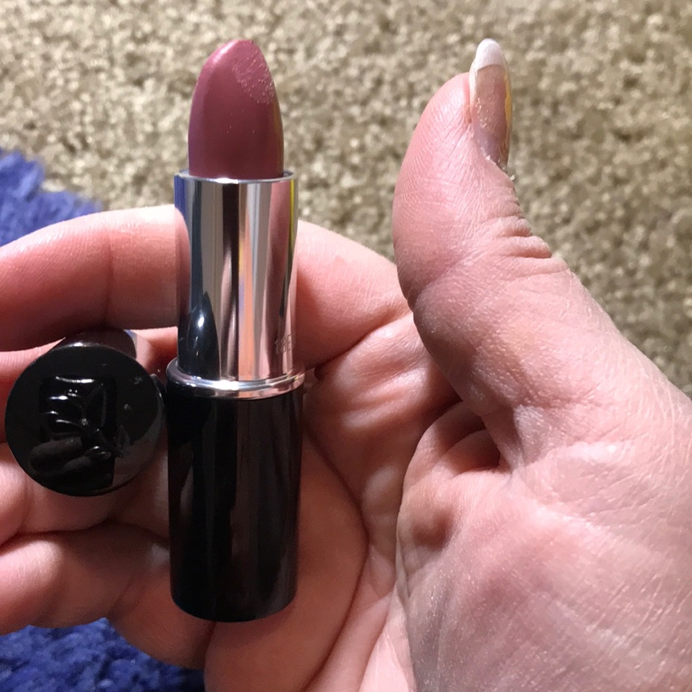 Lancôme lipstick in “rose defile” color
